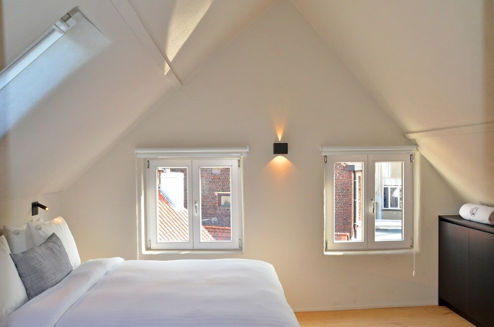 Фото The House of Edward