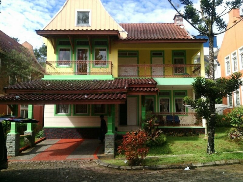 Гостиница Villa Kota Bunga Aster