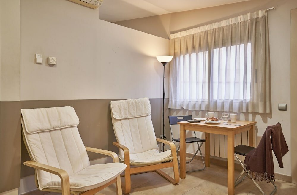 Фото Barcelona Sants Station Apartments