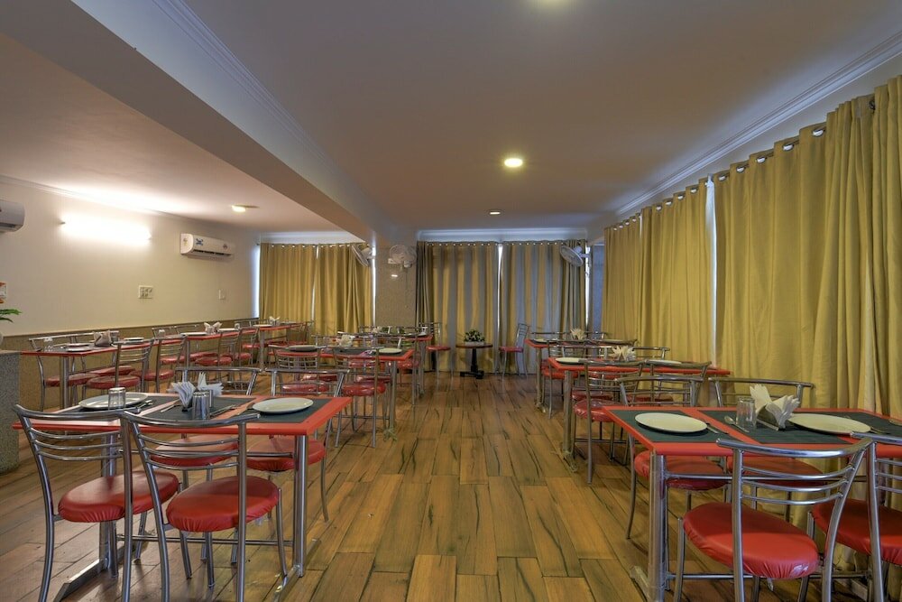 Фото Oyo 16970 Hotel Mahal