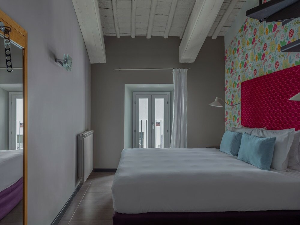 Фото The Telegraph Suites