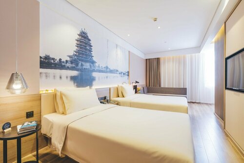 Гостиница Atour Hotel Zhushan Road Subway Station Beijing в Нанкине