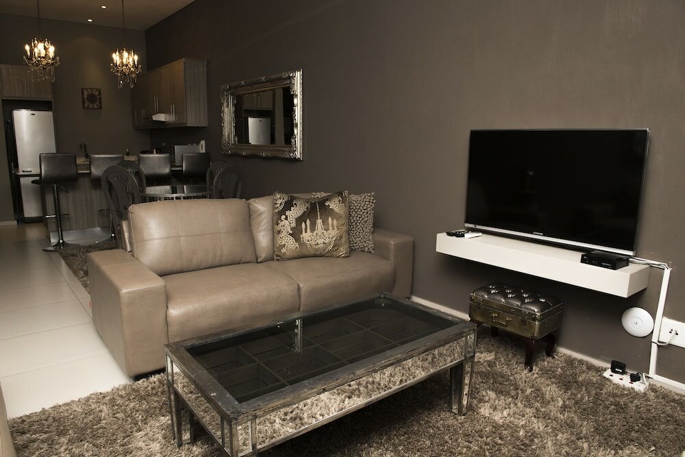 Фото Heritage Square Apartments