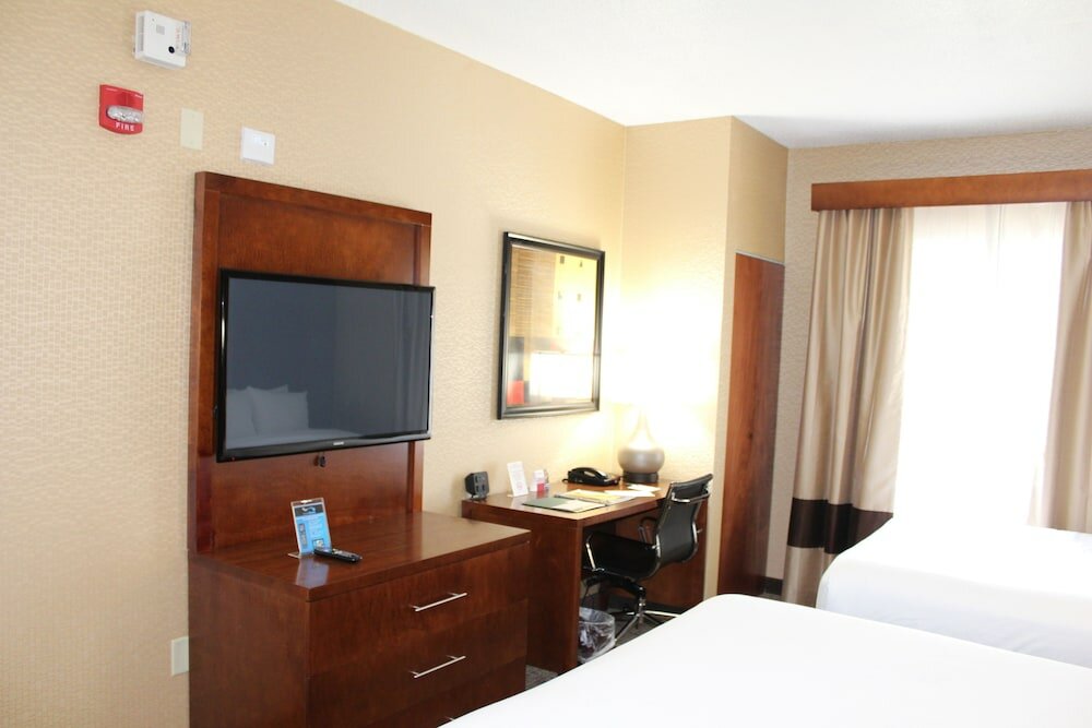 Фото Quality Suites Nyc Gateway