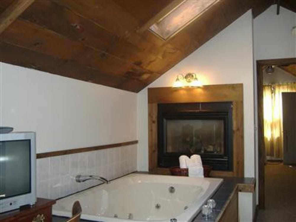 Фото Sturbridge Country Inn