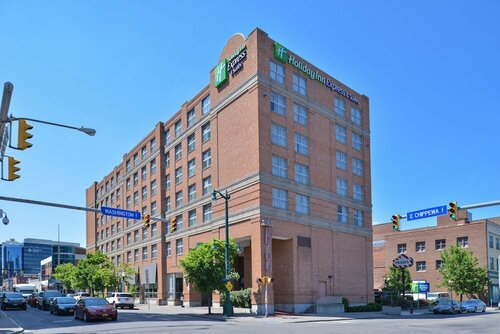 Гостиница Holiday Inn Express & Suites Buffalo Downtown - Medical Ctr, an Ihg Hotel