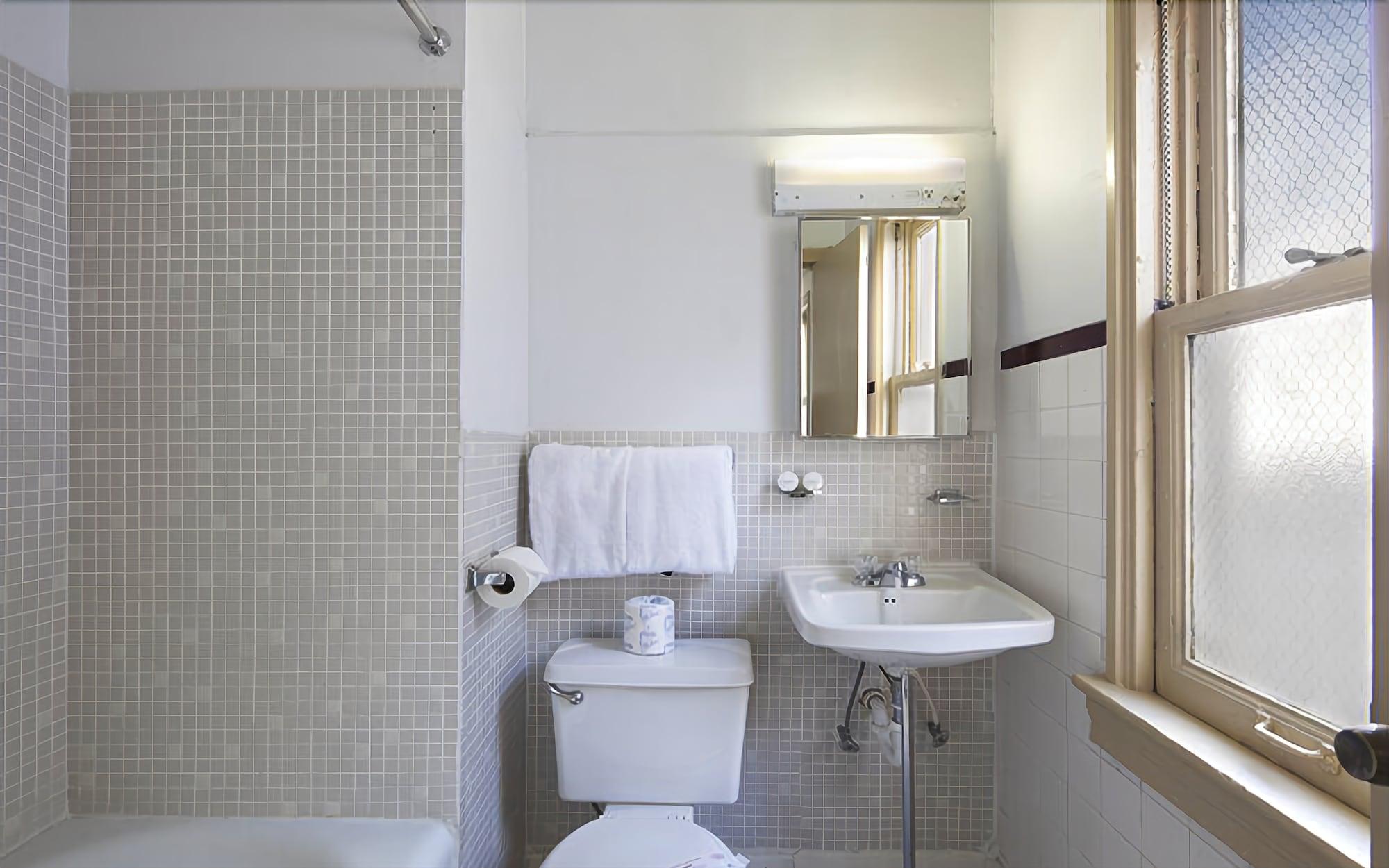 Фото Leamington Hotel