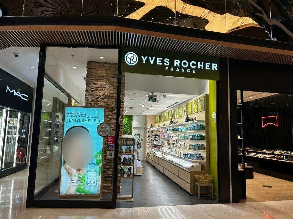 Perfume and cosmetics shop Yves Rocher, Istanbul, photo