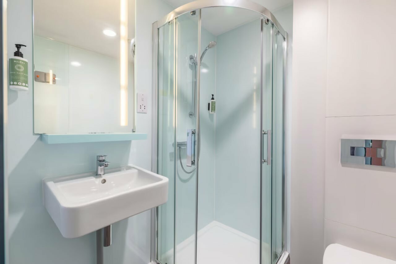 Фото EasyHotel Liverpool City Centre