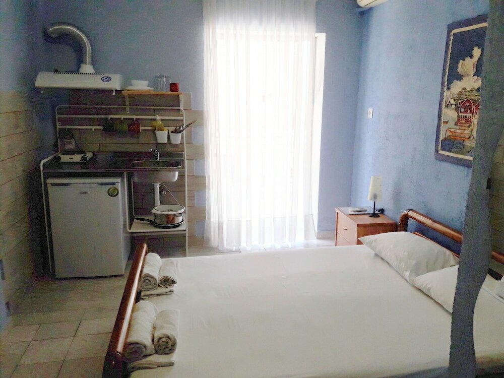 Фото Artemis Studios & Apartments