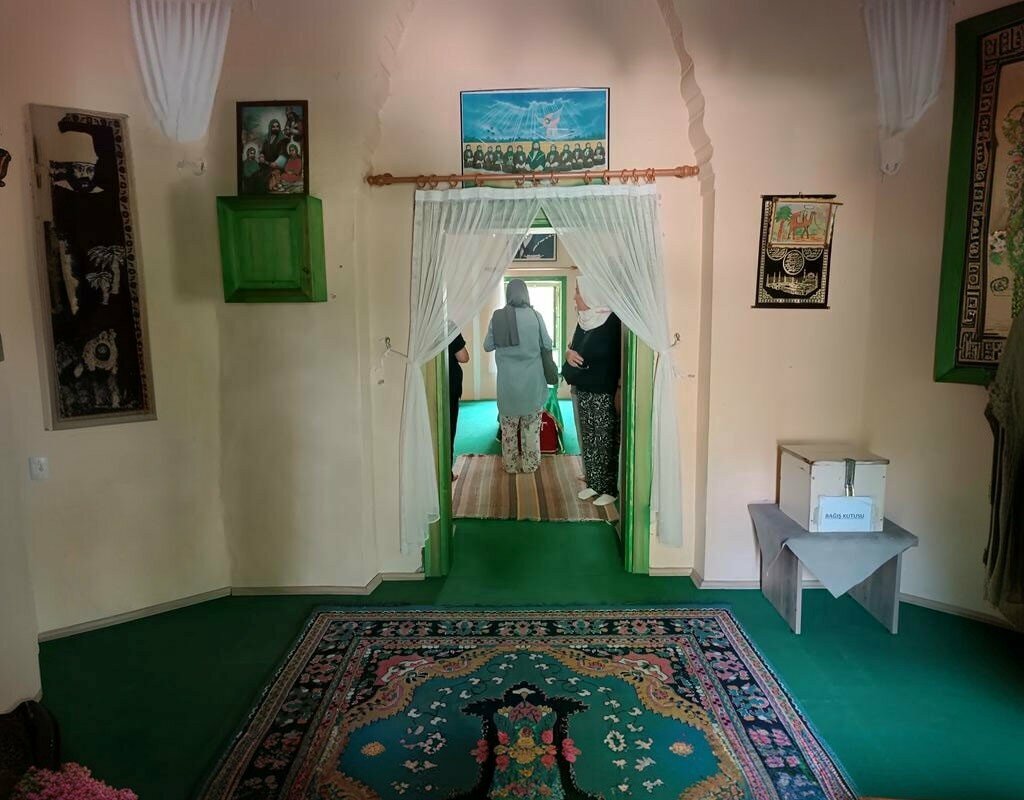 Landmark, attraction Ali Baba Türbesı, Tire, photo