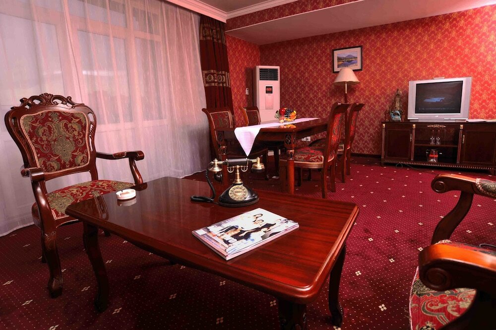 Фото White House Hotel