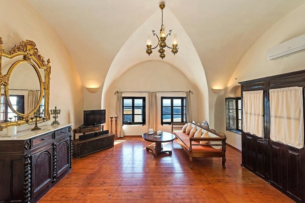 Фото Lava Suites and Lounge