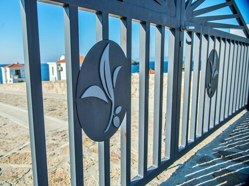 Внешний вид отеля Eleia Seafront Rooms & Villas в Анахосе Скоутароу, фото 4