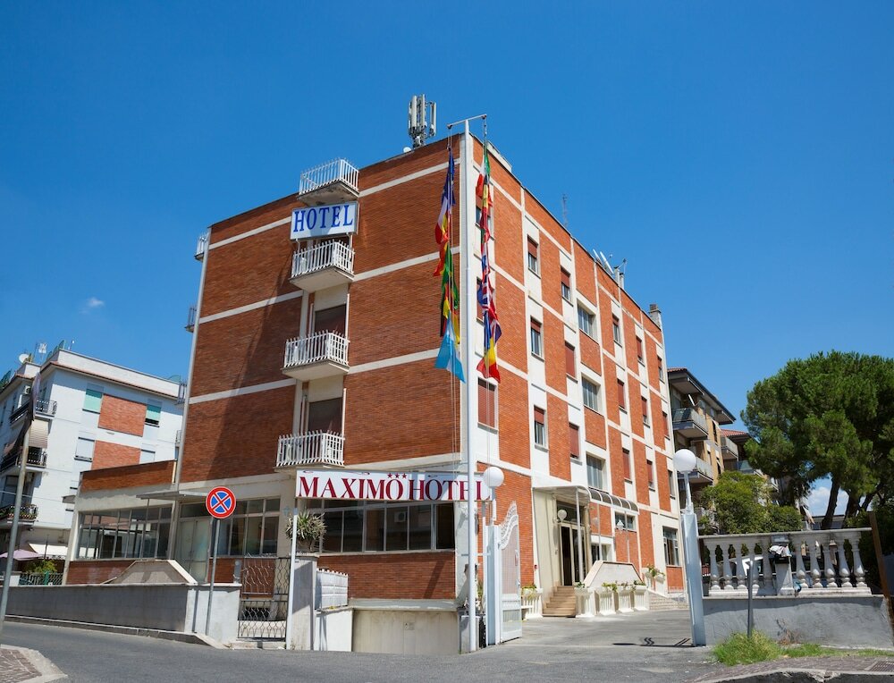 Фото Maximo Hotel
