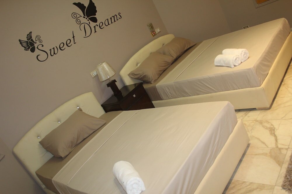 Фото Tahrir Square Hostel