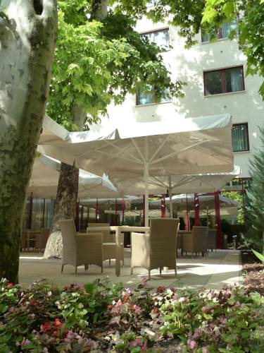 Фото Lions Garden Hotel