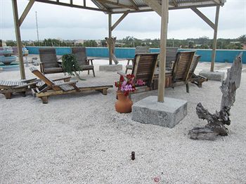 Фото Bachelor Inn Hotel