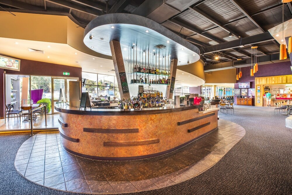 Фото Nightcap at Sandown Park Hotel