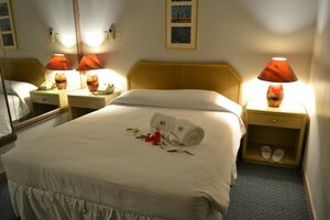 Гостиница West Plaza Hotel Desekel