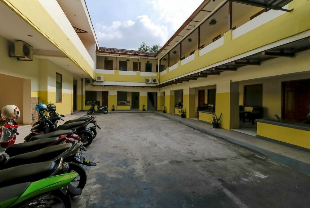 Hotel RedDoorz Plus @ Slamet Riyadi, Surakarta, photo