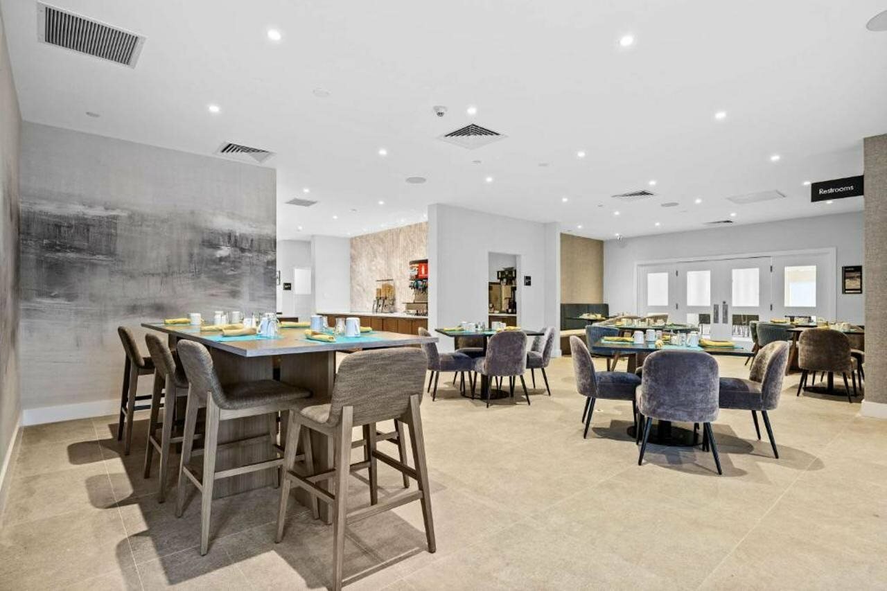 Фото Отель Doubletree by Hilton New York Jfk Airport