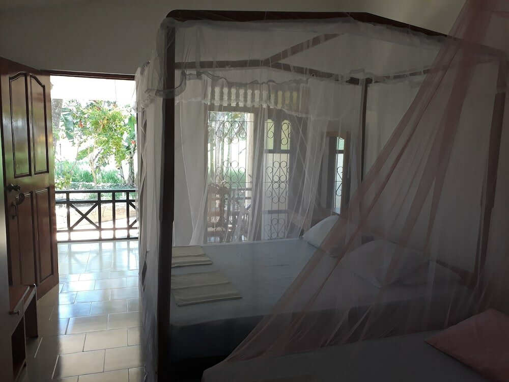 Фото Traveller's Home Hotel