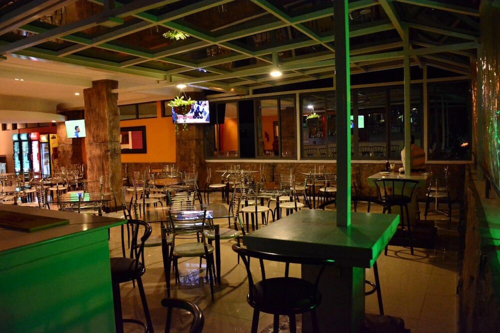 Фото La Posh Hotel