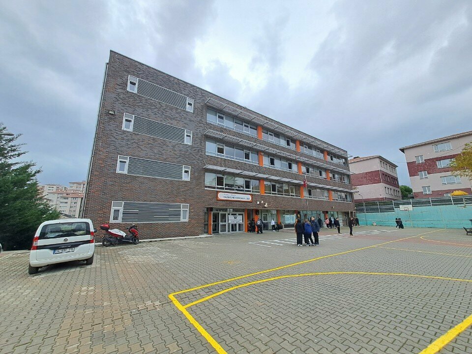 تعليم ثانوي Kazim Ismen Anatolian High School ، اسطنبول، صورة