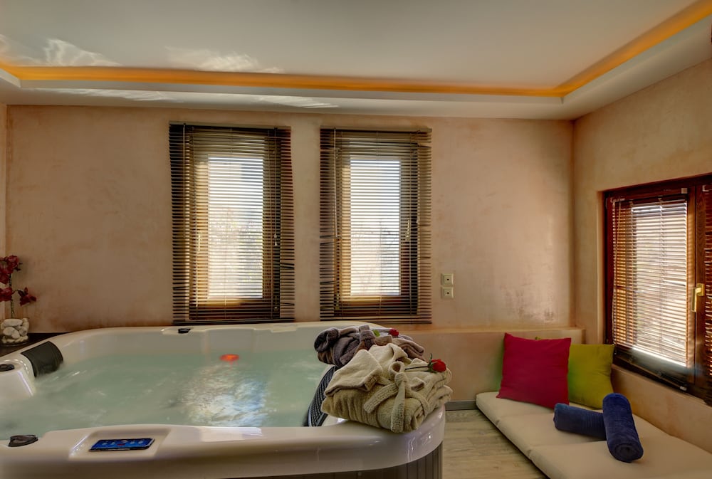 Фото Iakovakis Suites & SPA