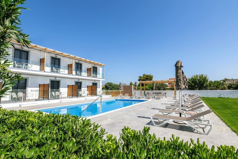 Фото White Canvas Boutique Studios