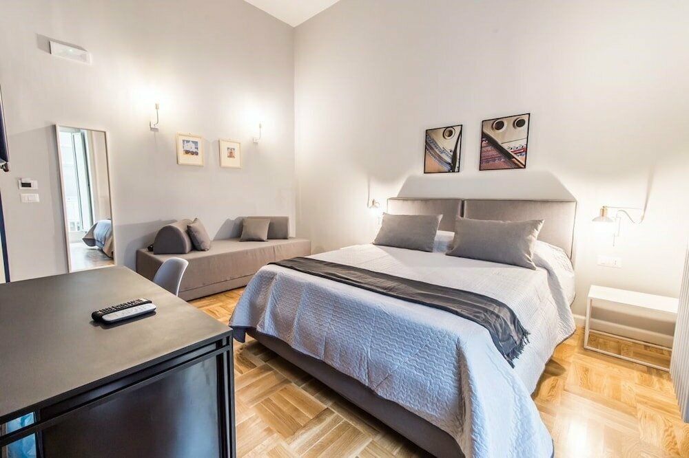 Hotel Dama Suite, Naples, photo