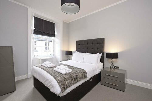 Гостиница Destiny Scotland - Hill Street Apartments в Эдинбурге