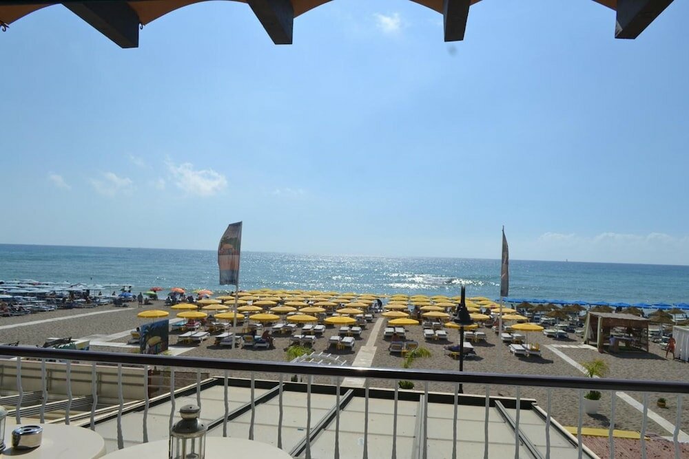 Фото Hof van Holland Carihuela