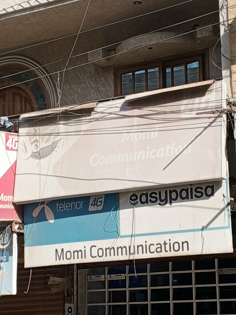 Mobile phone store Momi, Karachi, photo