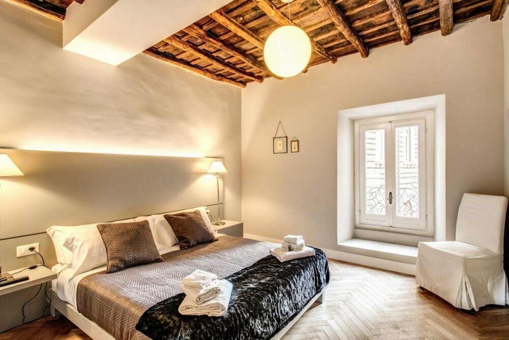 Фото Trevi Fountain Superior 3 bdr apartment