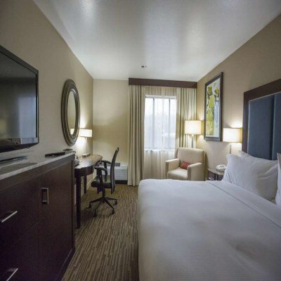 Фото Doubletree by Hilton Hotel Leominster