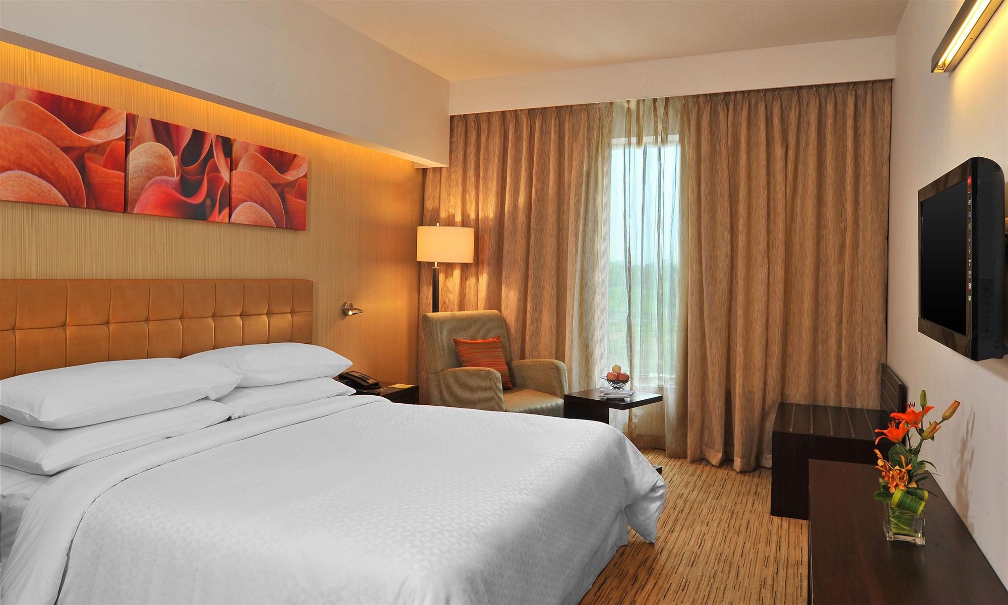 Фото Four Points by Sheraton Hotel & Serviced Apartments, Pune