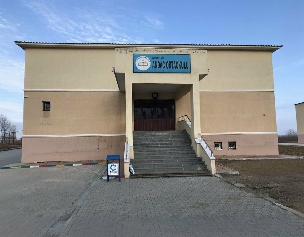 School Andac Middle School, Van, photo