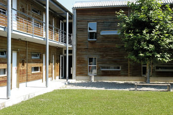 Фото Lausanne Youth Hostel Jeunotel