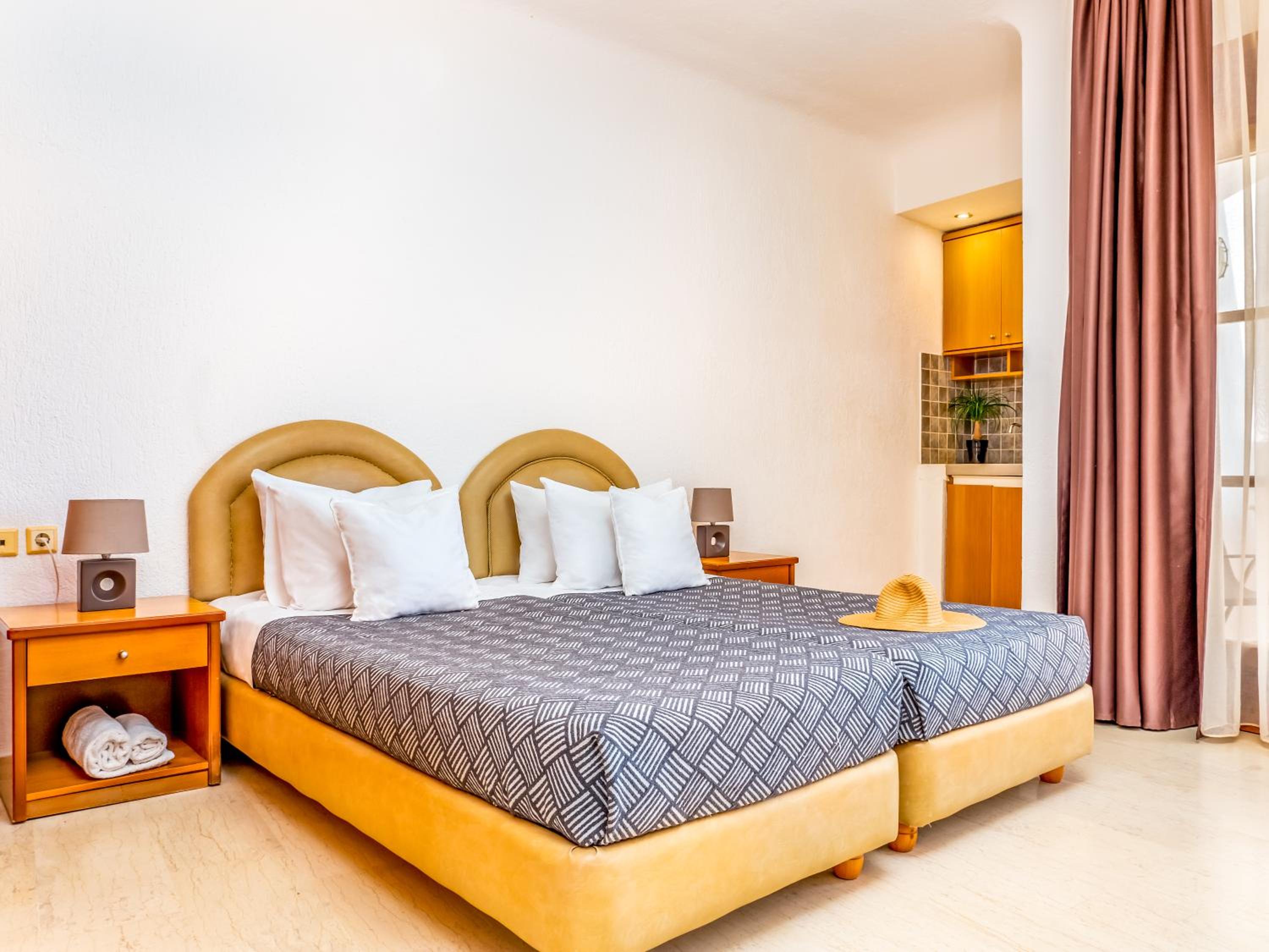 Фото Elounda Alikes Suites & Studios