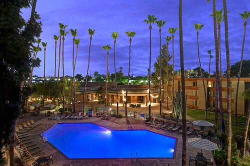 Гостиница DoubleTree by Hilton Hotel Phoenix Tempe в Темпе