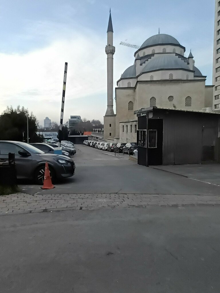 Parking zone J & M Car Wash, Istanbul, photo
