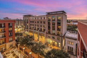 Гостиница Cambria Hotel Savannah Downtown Historic District в Саванне