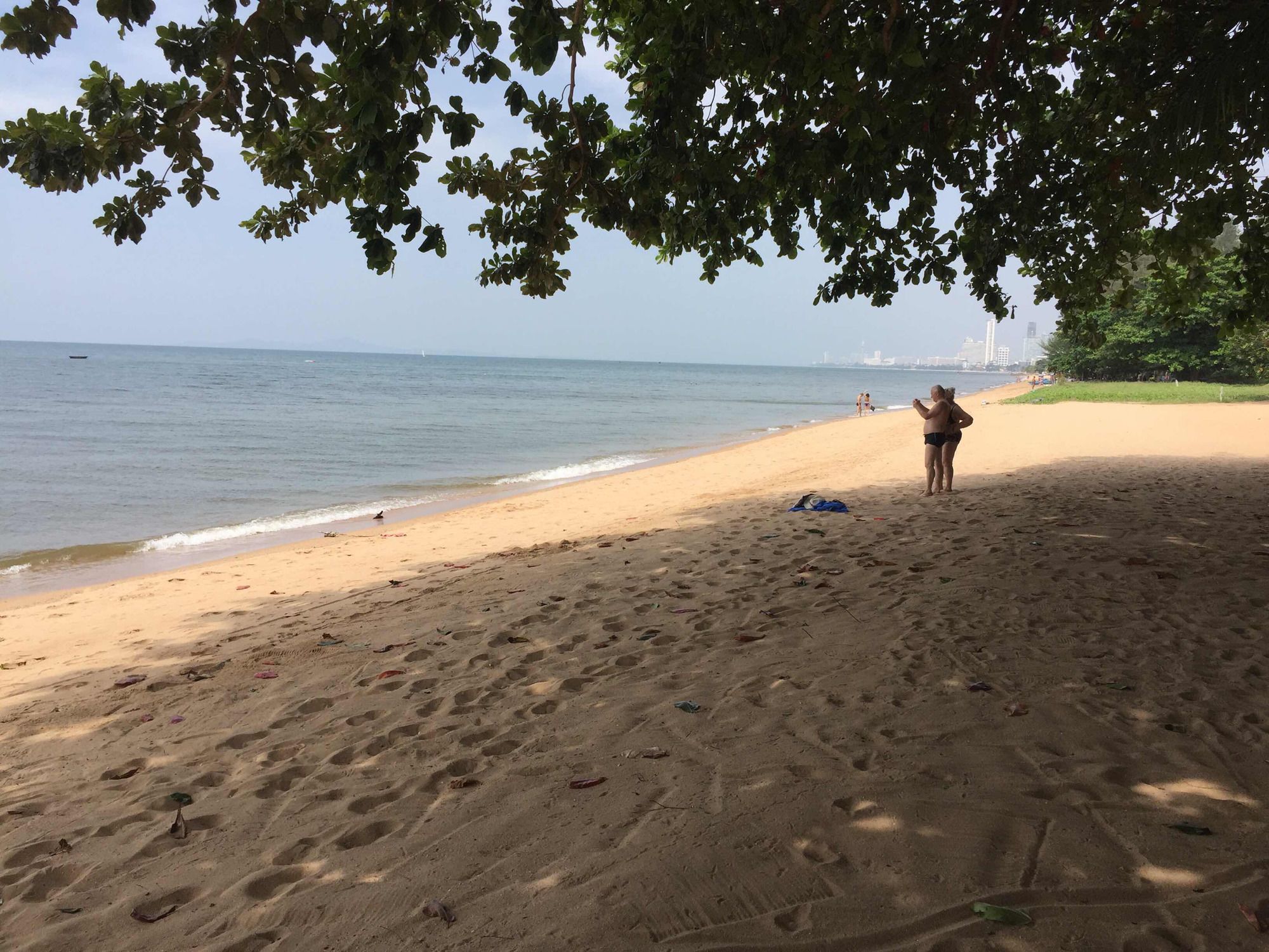 Фото Baan Dhewaran Beachfront Villa