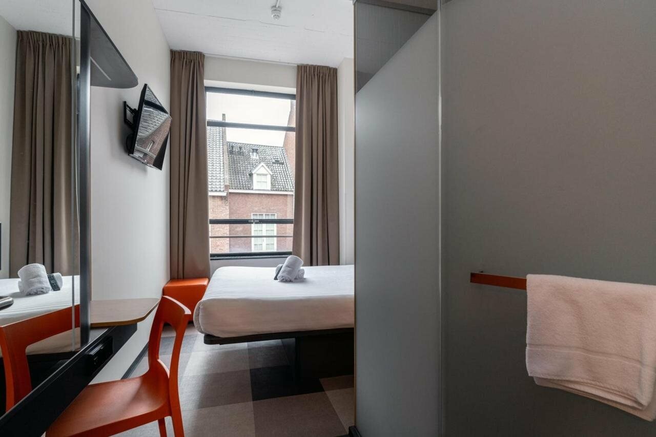 Фото EasyHotel Maastricht City Centre