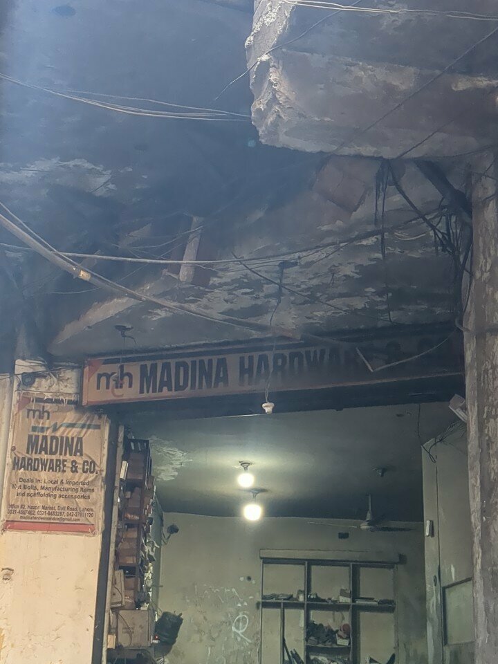 Household goods and chemicals shop Madina Hardware store, Lahore, photo