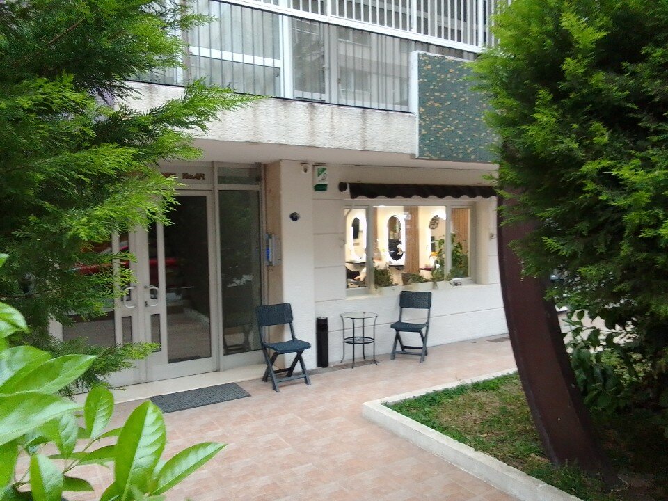 Kizlar Nail Makeup Hair Studio