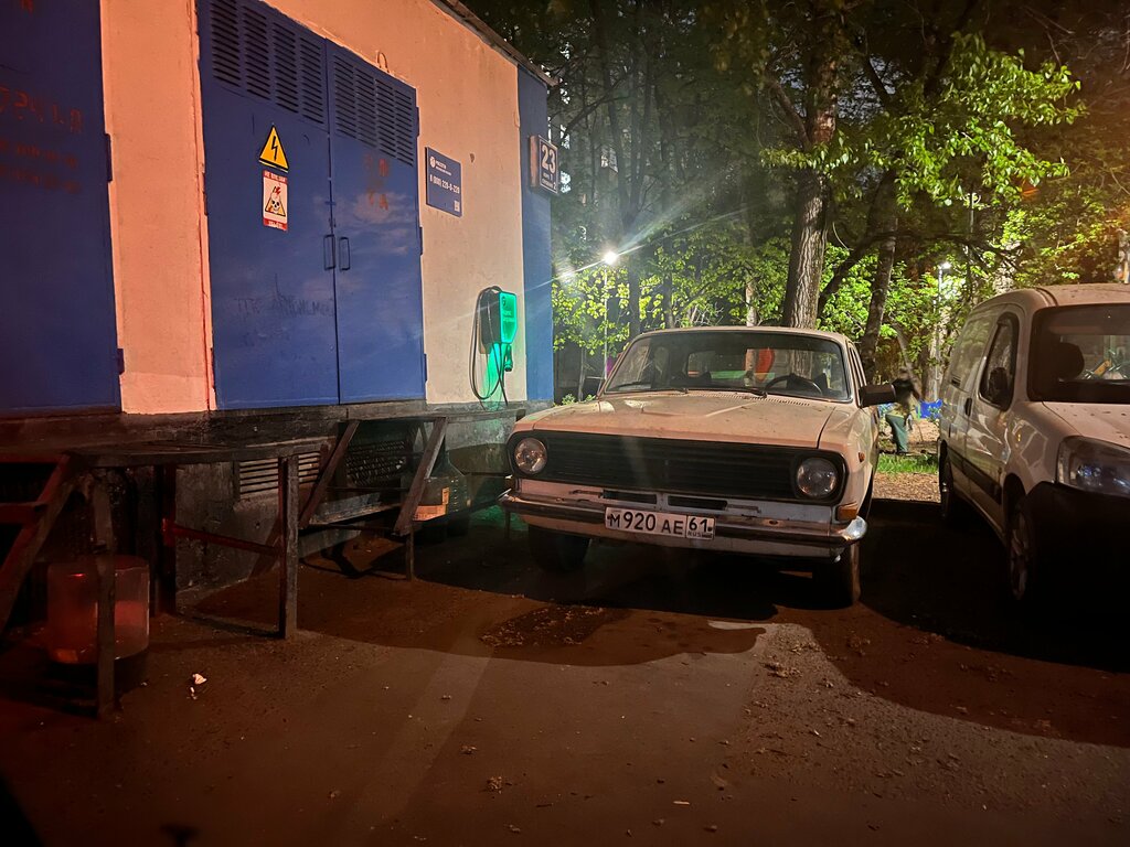 Electric car charging station Яндекс Заправки, Moscow, photo