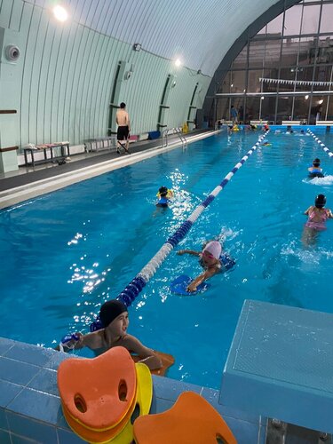 Біз жөндеу жұмыстарын жүргіздік, ол бізді ұрып тастады.